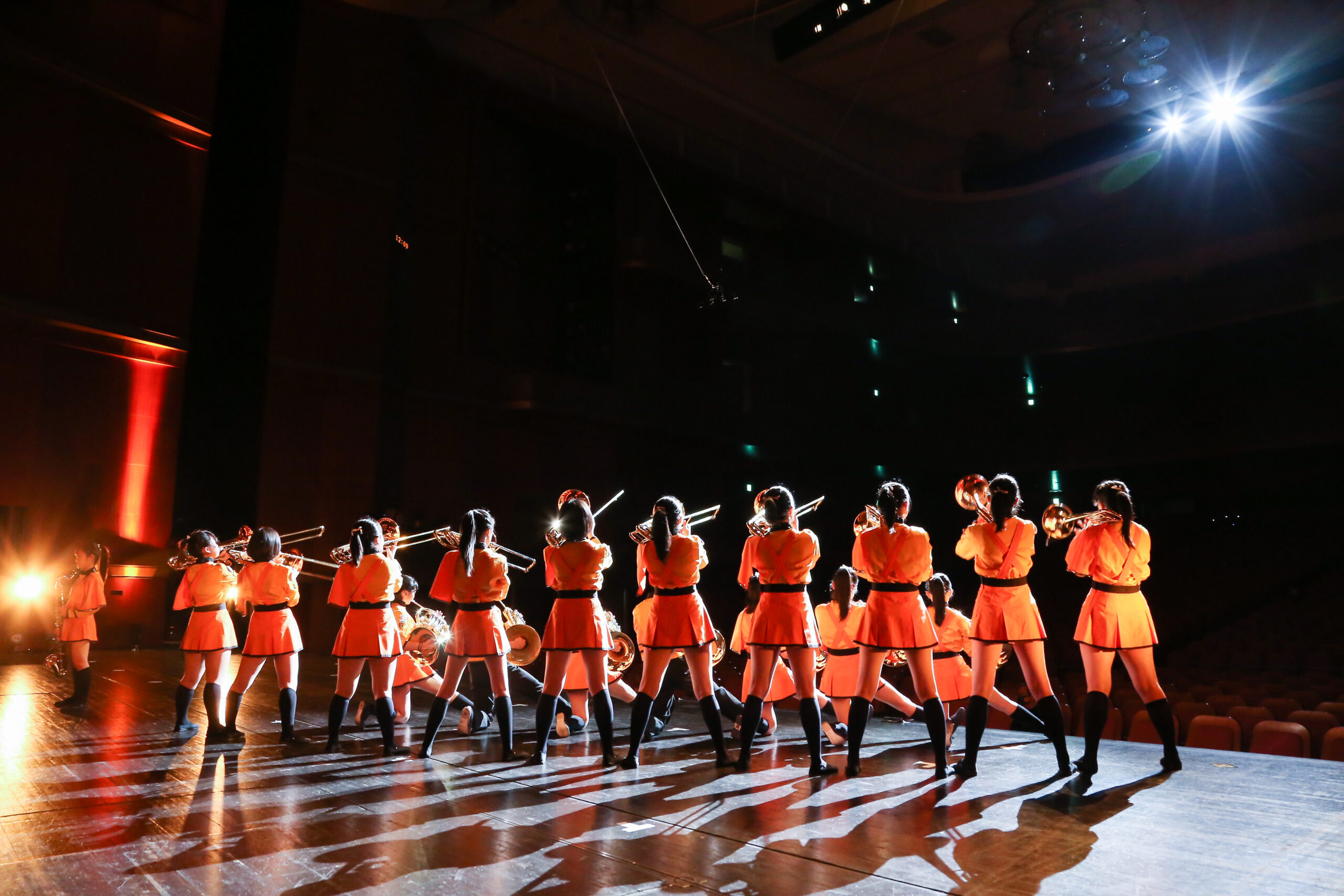 マーチングバンド解体新書 華麗なステップで世界を魅了 オレンジの悪魔 京都橘高等学校吹奏楽部 マーチング専門メディア マーチングナビ